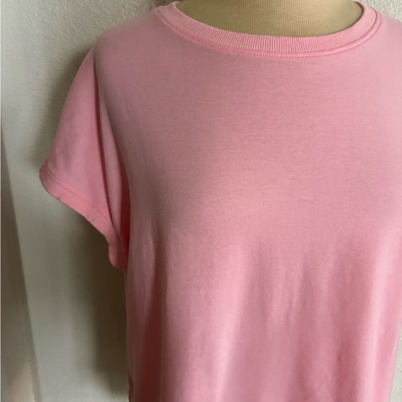 ❤️$5 BUNDLE SALE WAS $18 Pink tshirt - Picture 3 of 6